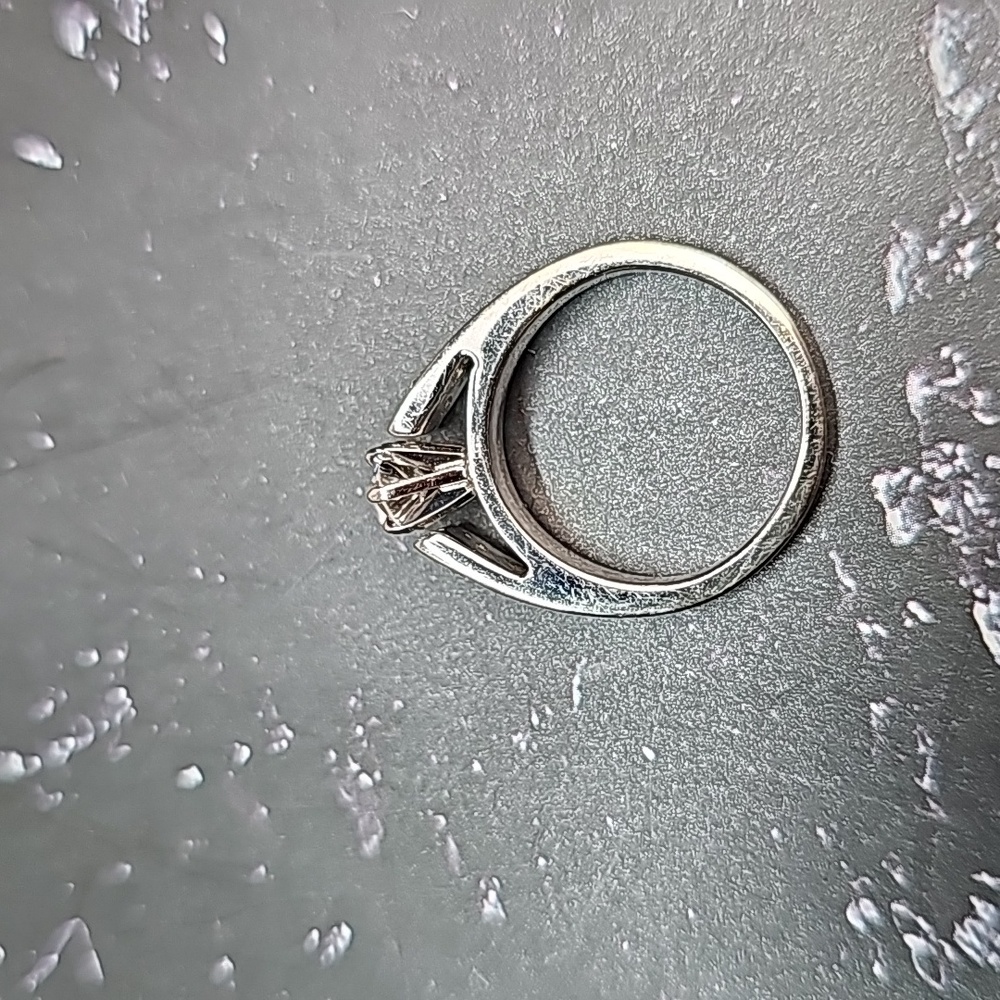 G/VVS1 0.58 OVAL DIAMOND CATHEDRAL SET 14 KT WHITE GOLD RING WITH APPRA… - Picture 7 of 16